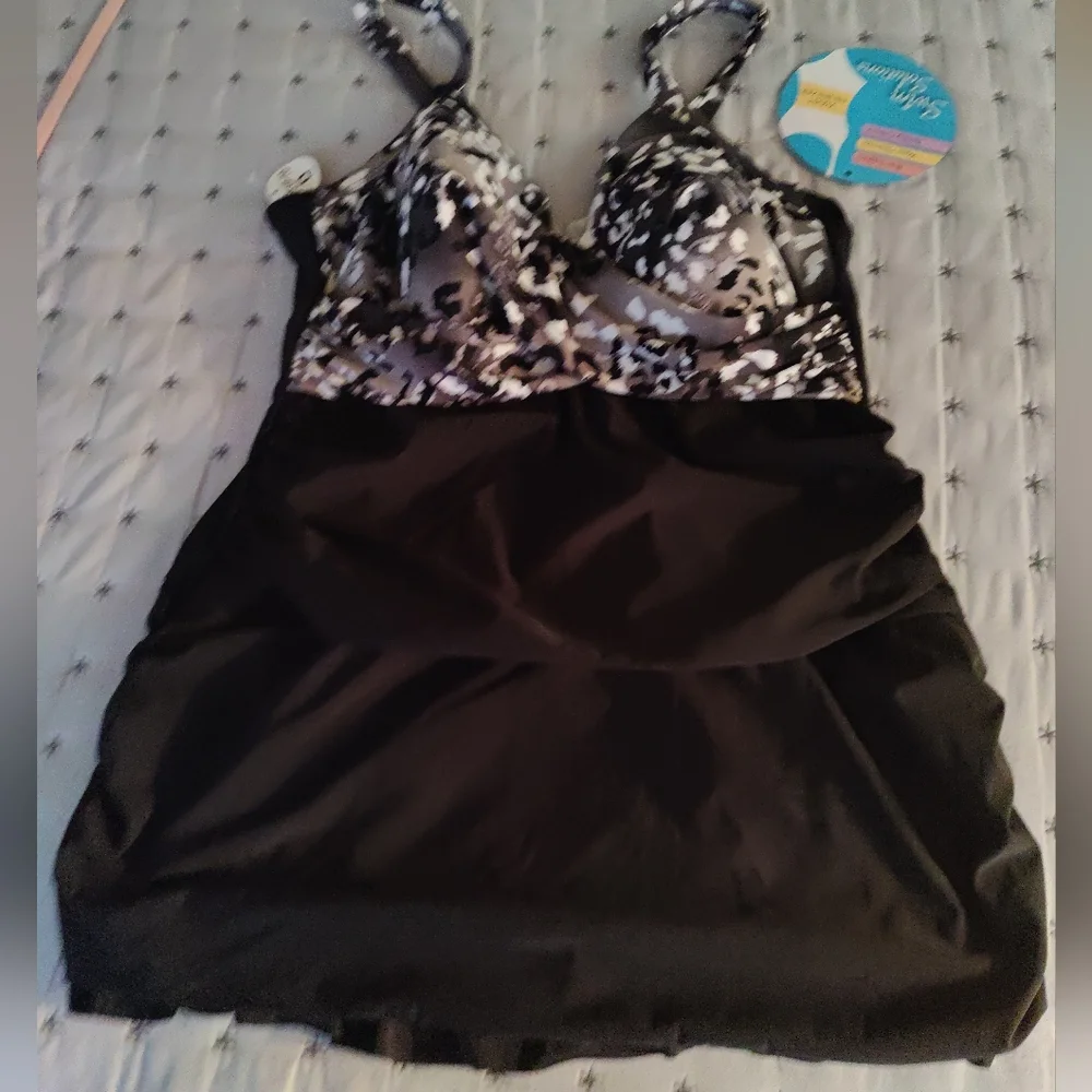 NWT Swim Solutions Black and White Plus Size 20W One-Piece Swimsuit - Picture 2 of 9